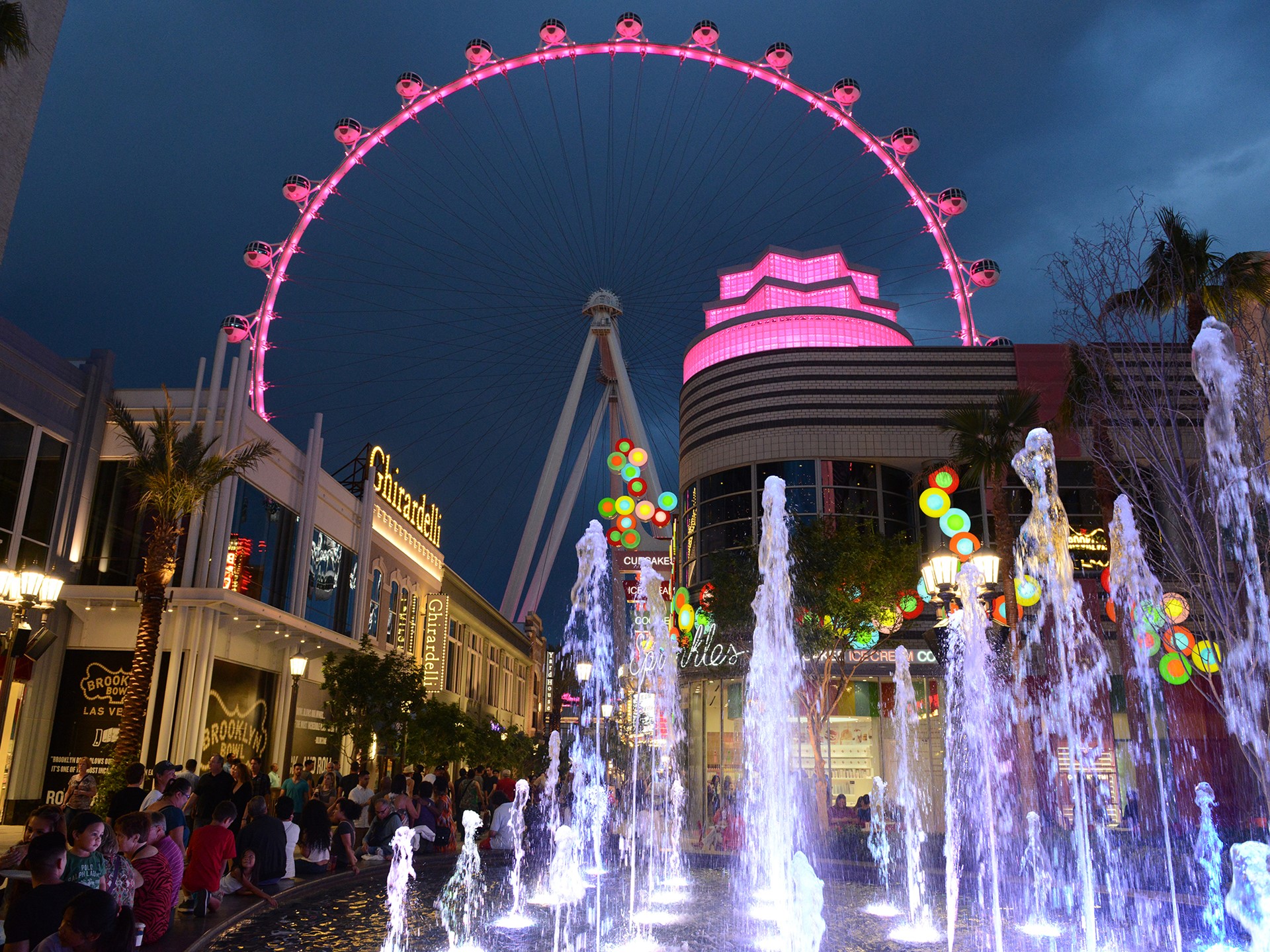 The LINQ Promenade