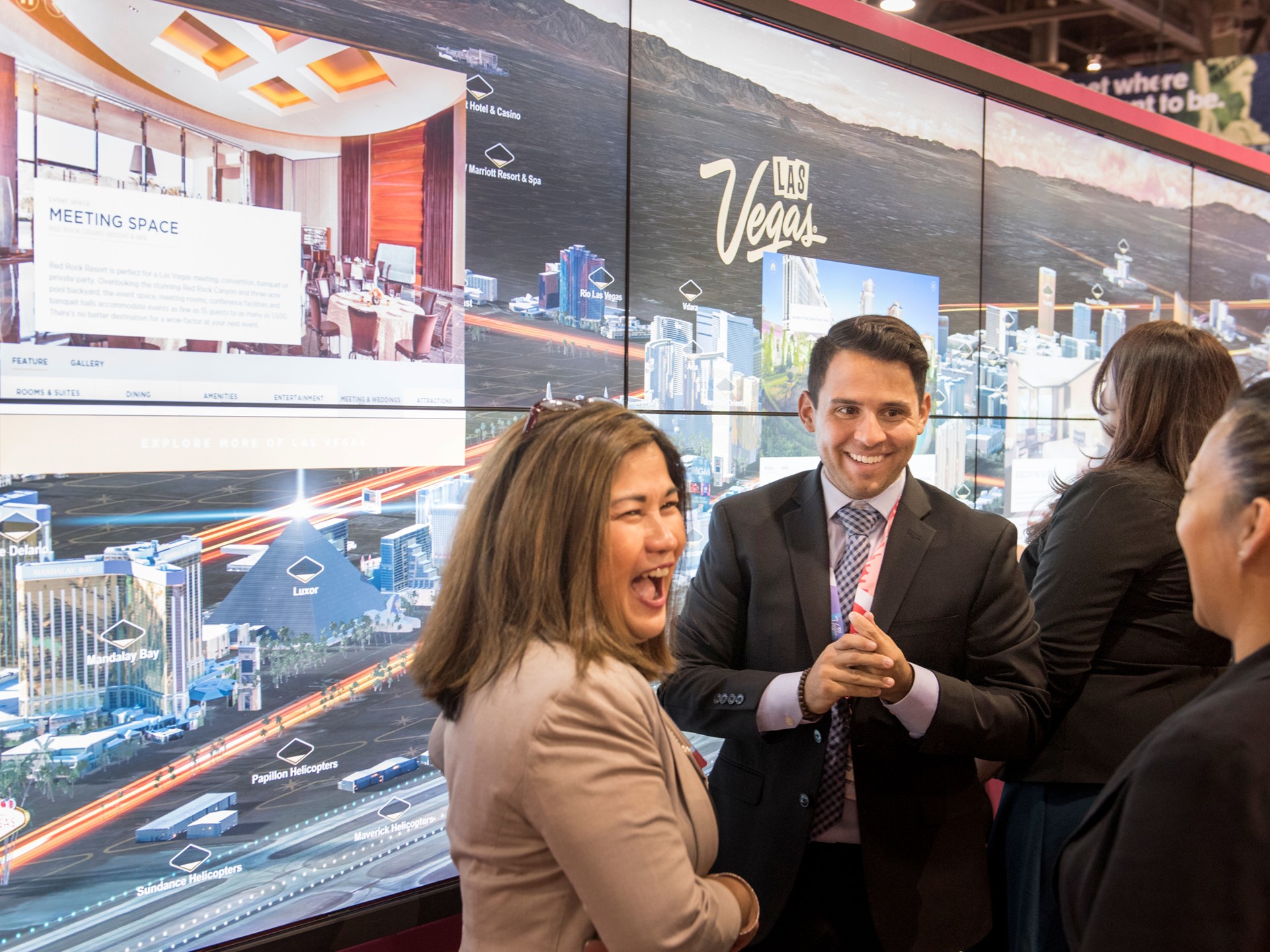 Trade show attendee experiences new technology