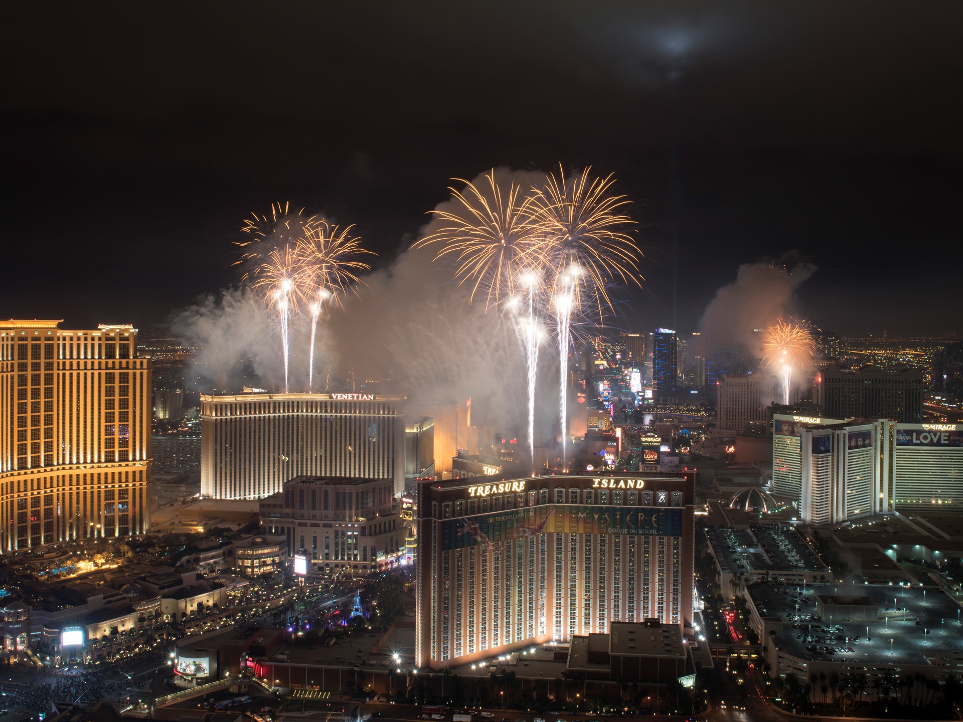 Las Vegas rings in 2017