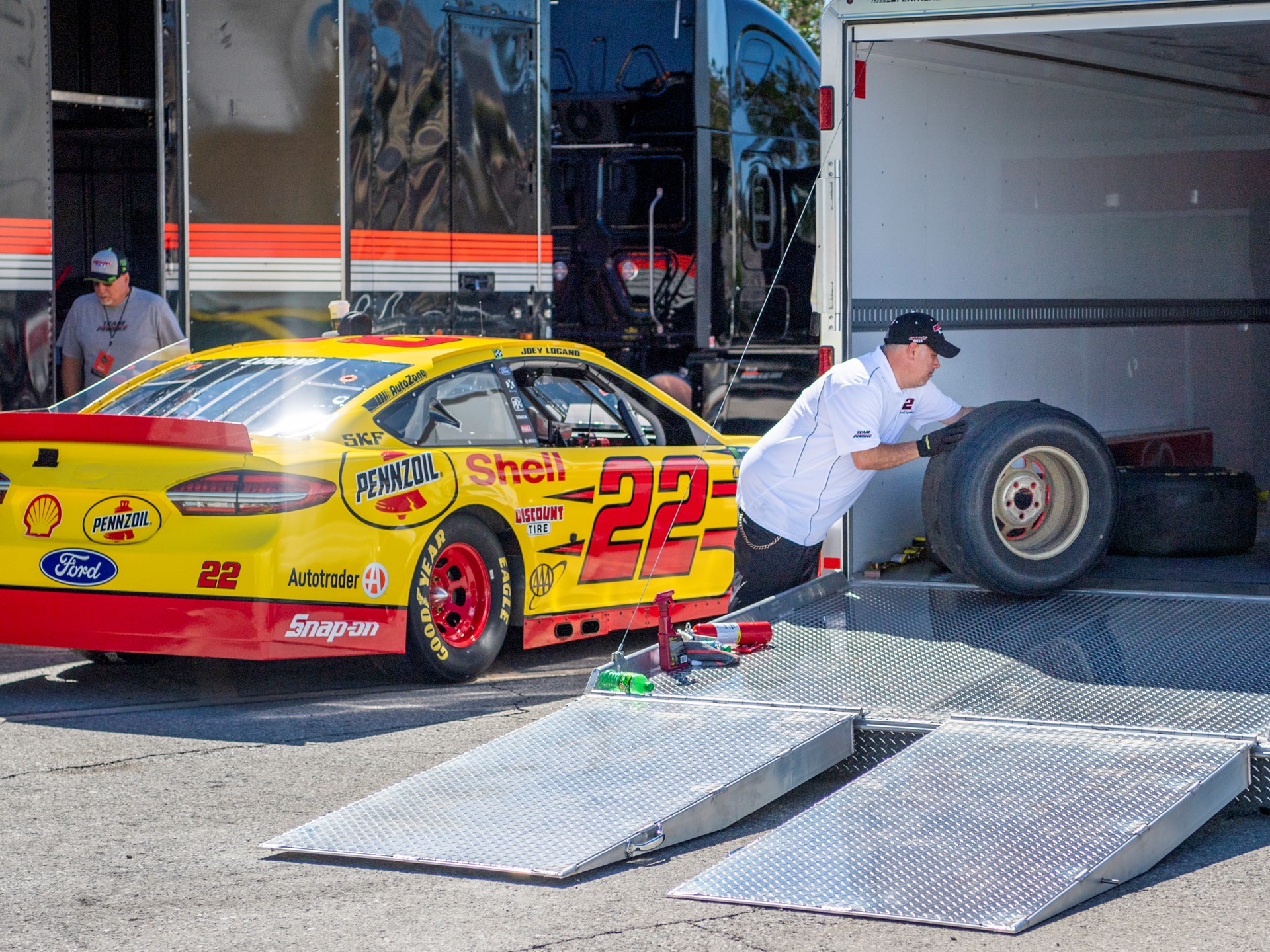 Mechanics change the tires on Joey Logano's No. 22 Team Penske Ford in preparation for the 2018 NASCAR Burnout Blvd