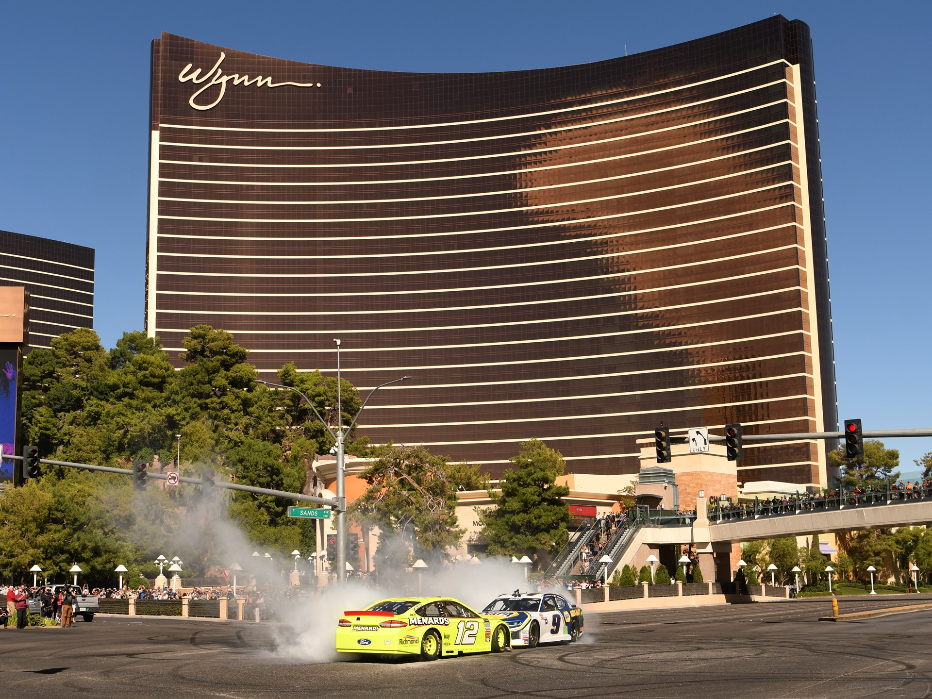 Ryan Blaney (12) and Chase Elliott (9) go nose-to-nose for their burnout