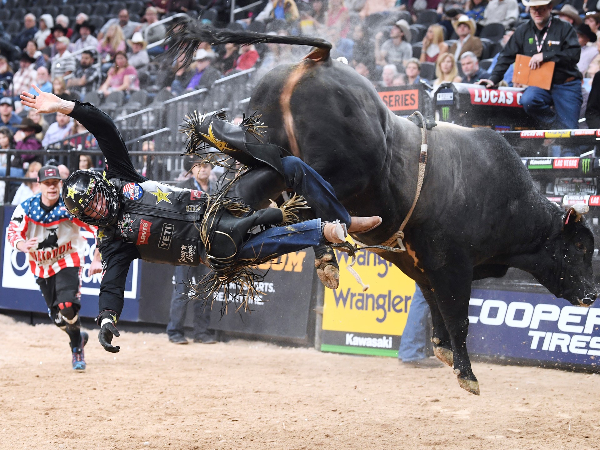 Cody Teel is tossed off Fearless