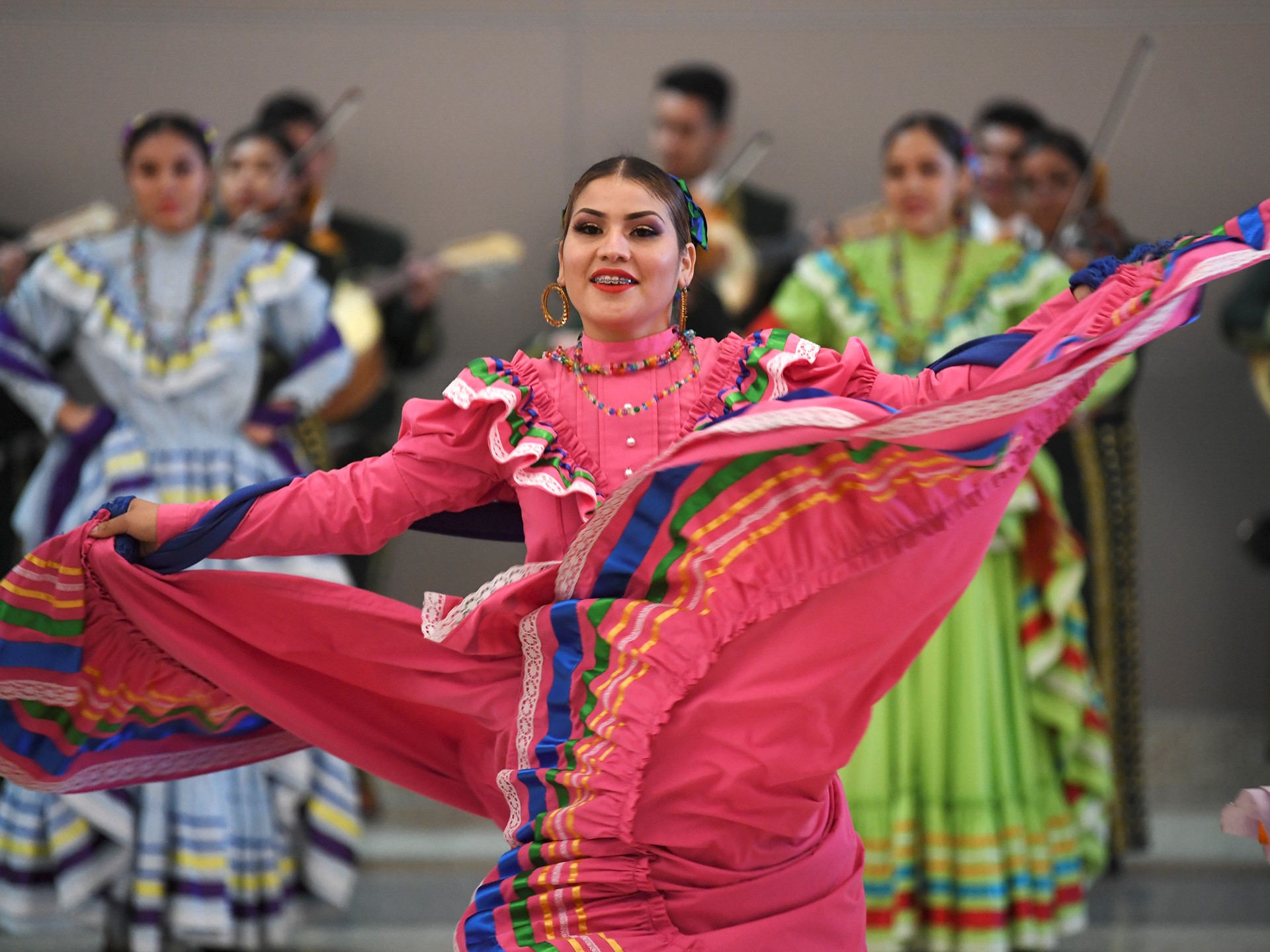 Rancho High School Mariachi Oro de Rancho and Ballet Folklorico Sol de ...