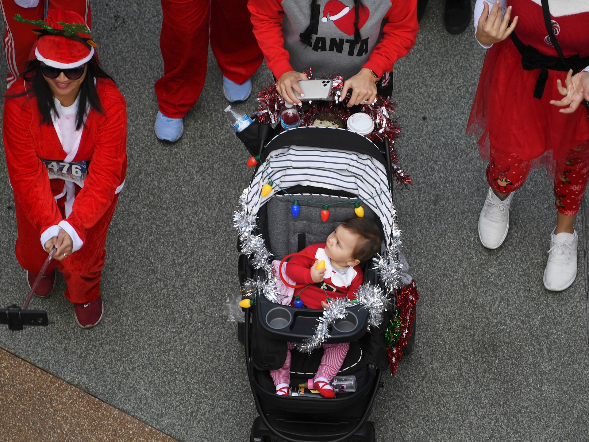 Participants head to the starting line