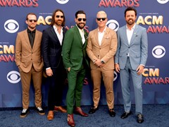 Red Carpet: ACM Awards Bring Country Back to Las Vegas