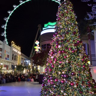 Christmas tree at the LINQ Promenade