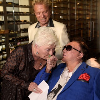 Line Renaud visits with friends Siegfried Fischbacher and Roy Horn