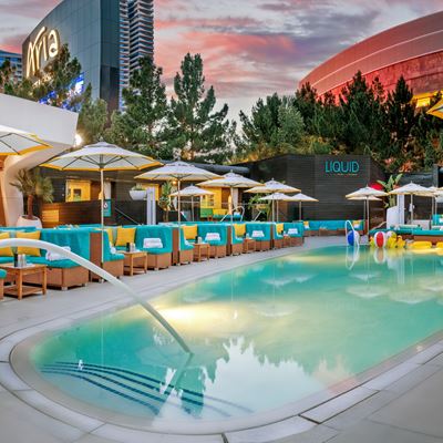 LIQUID Pool Lounge