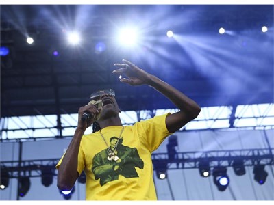 Snoop Dogg performs