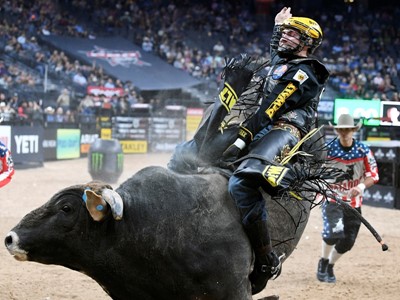 Jess Lockwood rides Royal Flush