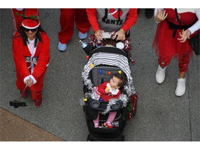 Participants head to the starting line