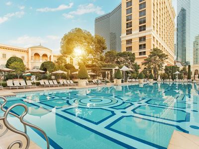 Las Vegas Dives Into Warmer Weather With an Epic Pool Season