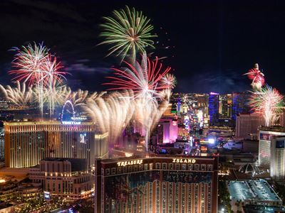 America’s Party Fireworks Spectacular Lights Up the Las Vegas Sky on New Year’s Eve