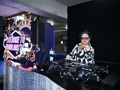 DJ at Fabulous Pickups