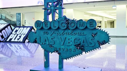 -welcome-to-fabulous-las-vegas--sign-at-complexcon