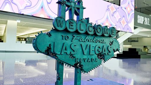 -welcome-to-fabulous-las-vegas--sign-at-complexcon