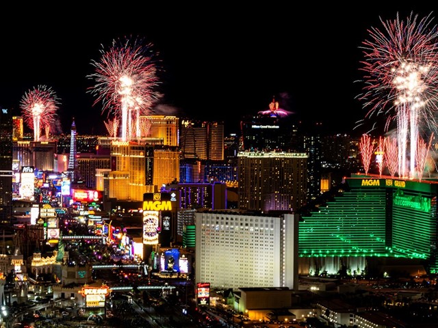 Thenewsmarket Com Fireworks Explode Above The Las Vegas