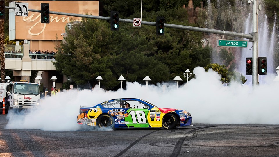 Las Vegan Kyle Busch spins out in his #18 M&M's Caramel Toyota Camry