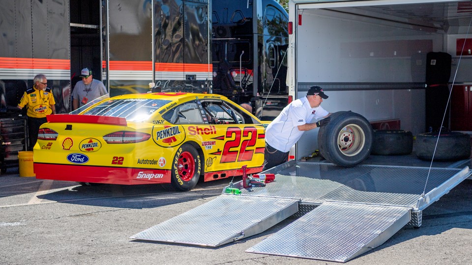 Mechanics change the tires on Joey Logano's No. 22 Team Penske Ford in preparation for the 2018 NASCAR Burnout Blvd