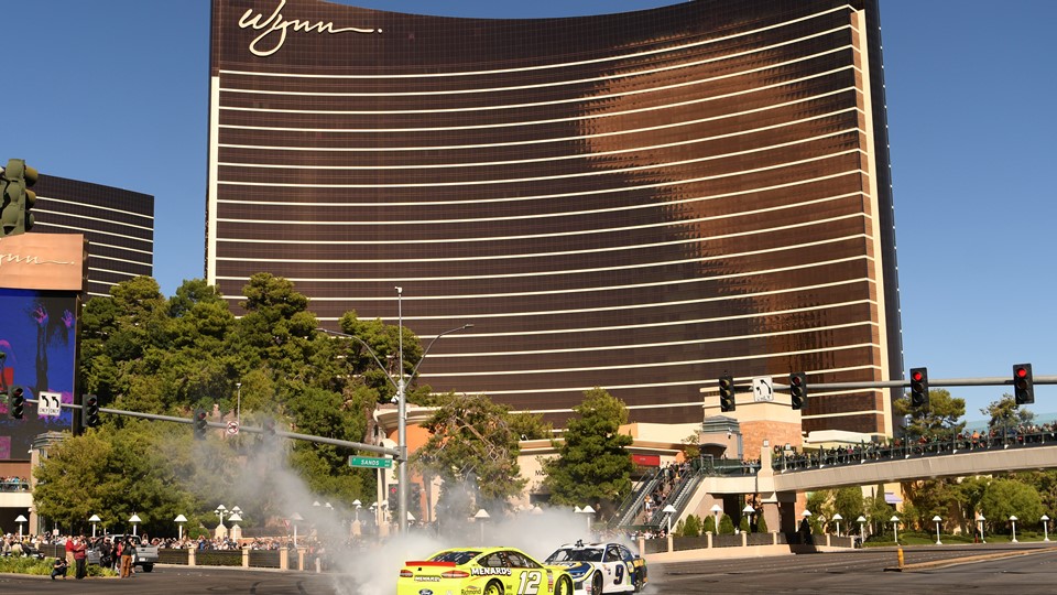 Ryan Blaney (12) and Chase Elliott (9) go nose-to-nose for their burnout