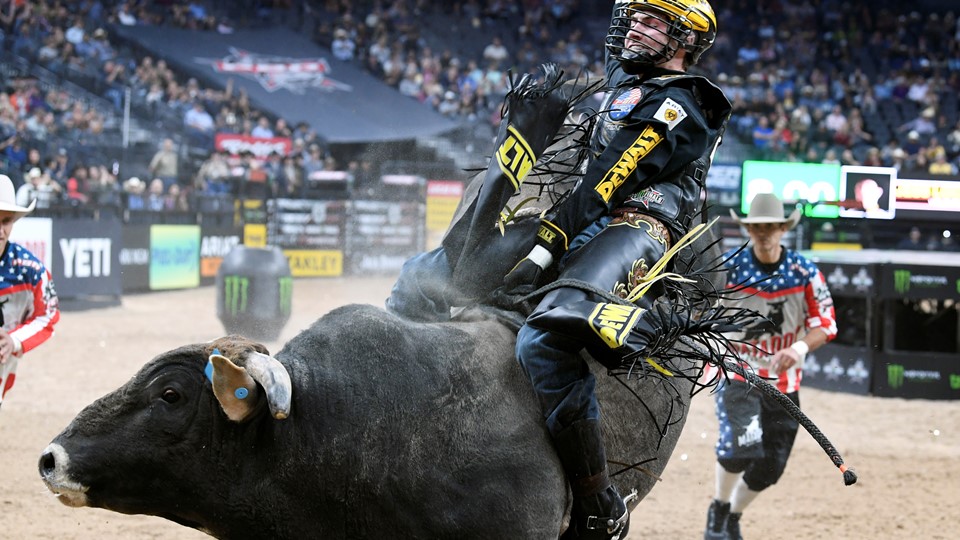 Jess Lockwood rides Royal Flush