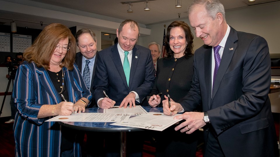 World Trade Center Las Vegas and Las Vegas Metro Chamber of Commerce Sign MOU agreement