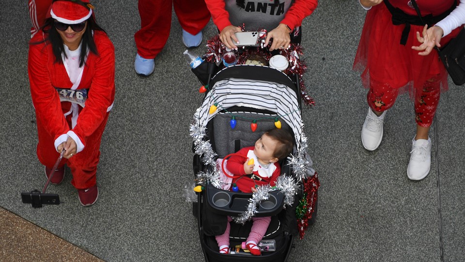 Participants head to the starting line