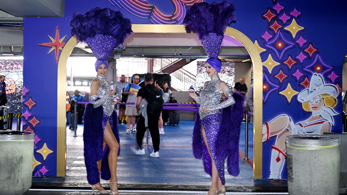 Showgirls at Fabulous Pickups