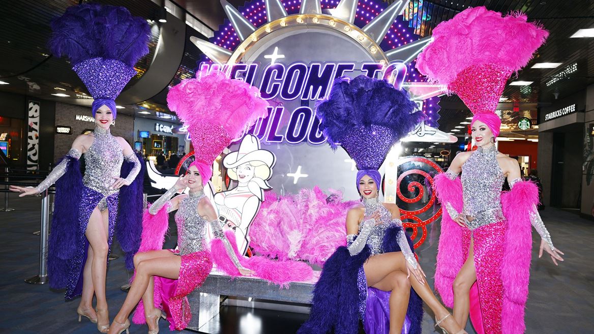 Showgirlsat Fabulous Pickups Photo Bench