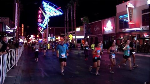 las-vegas-marathon-runners-downtown