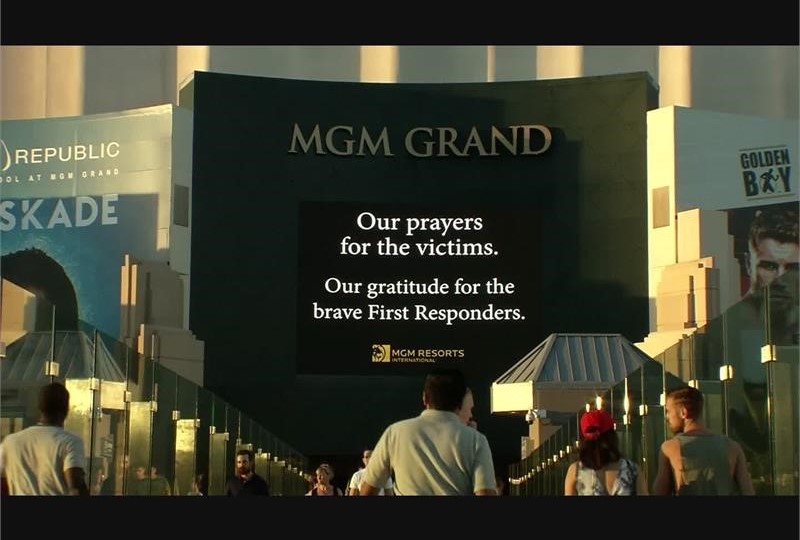 las-vegas-strip-marquees-honor-vegas-strong