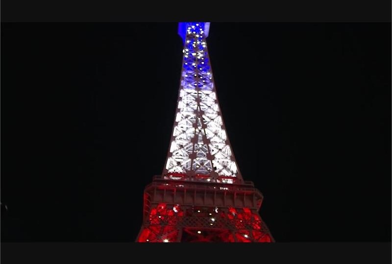 paris-las-vegas-light-show