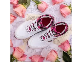 New Balance Press Box : NEW BALANCE HONORS MOTHER'S DAY WITH NOTEPAD PRINT  BASEBALL CLEATS