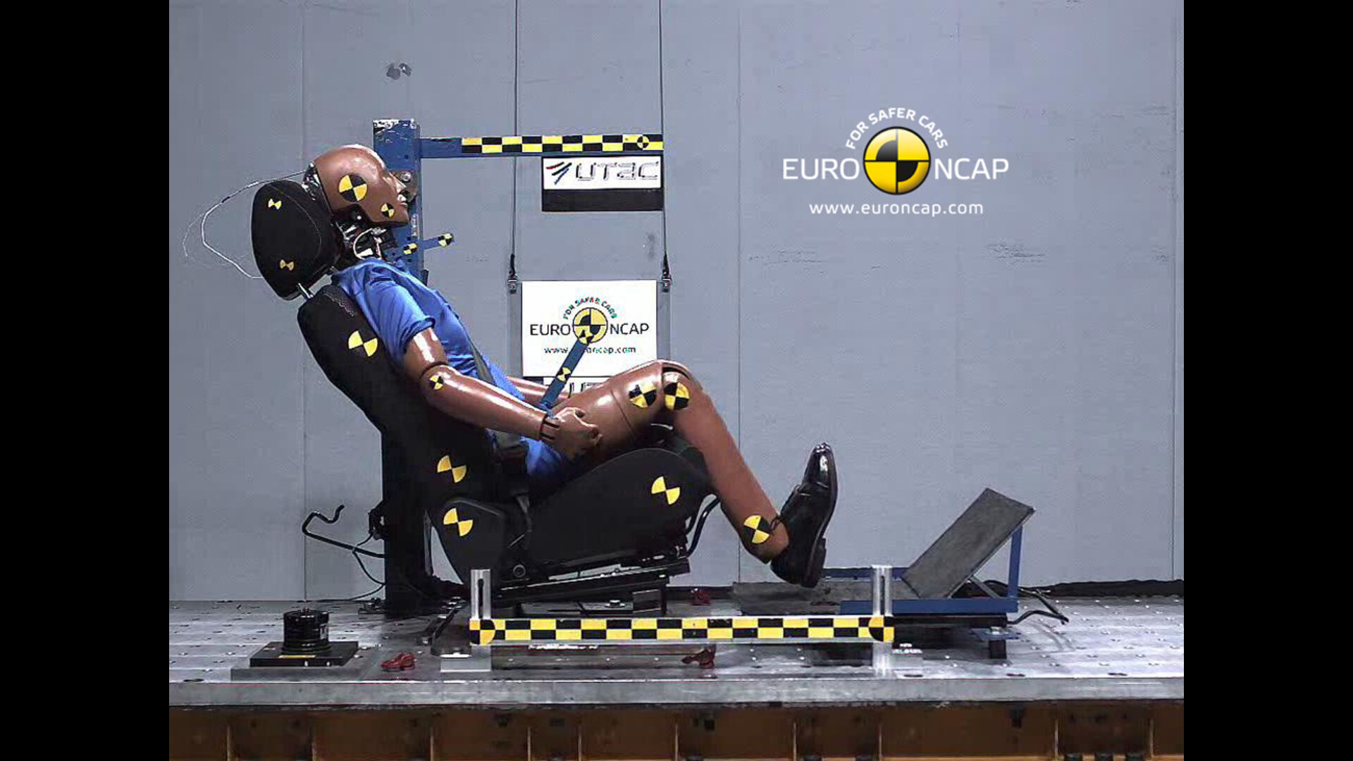 Citroen DS4 – Whiplash crash test