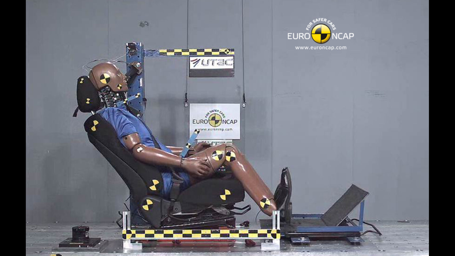 Hyundai Veloster – Whiplash crash test
