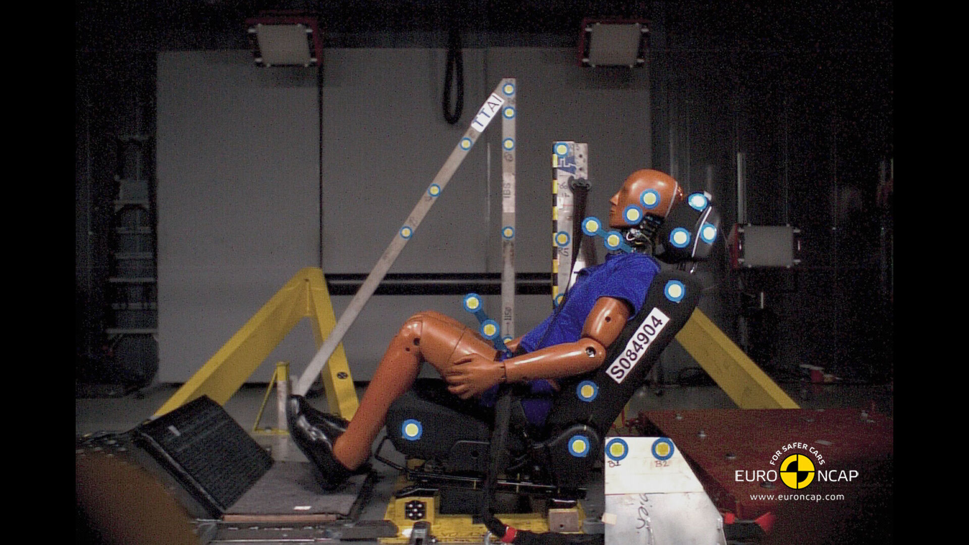Toyota Avensis – Whiplash test 2009
