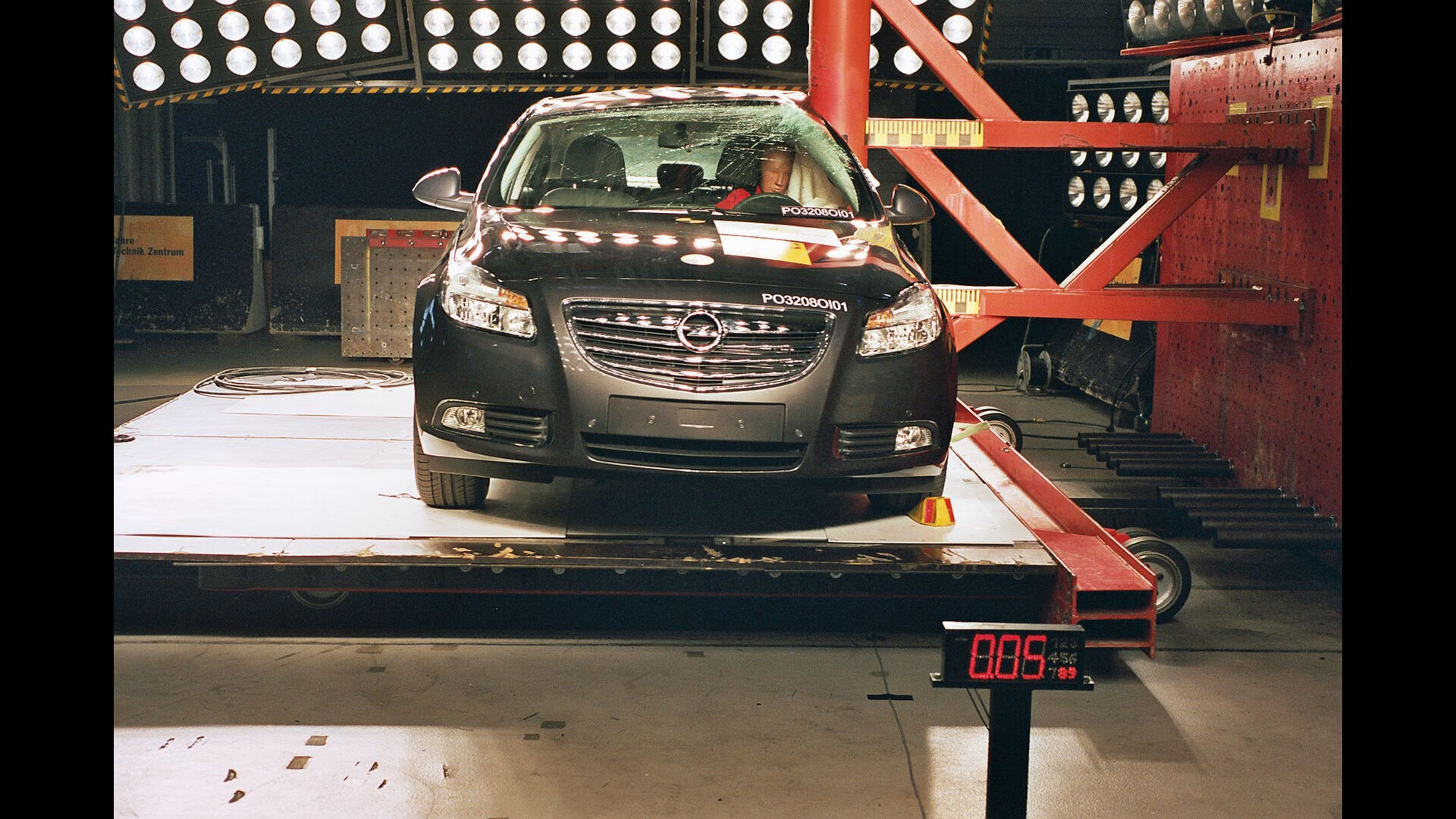 OPEL Insignia 2009  -  Pole crash test 2009