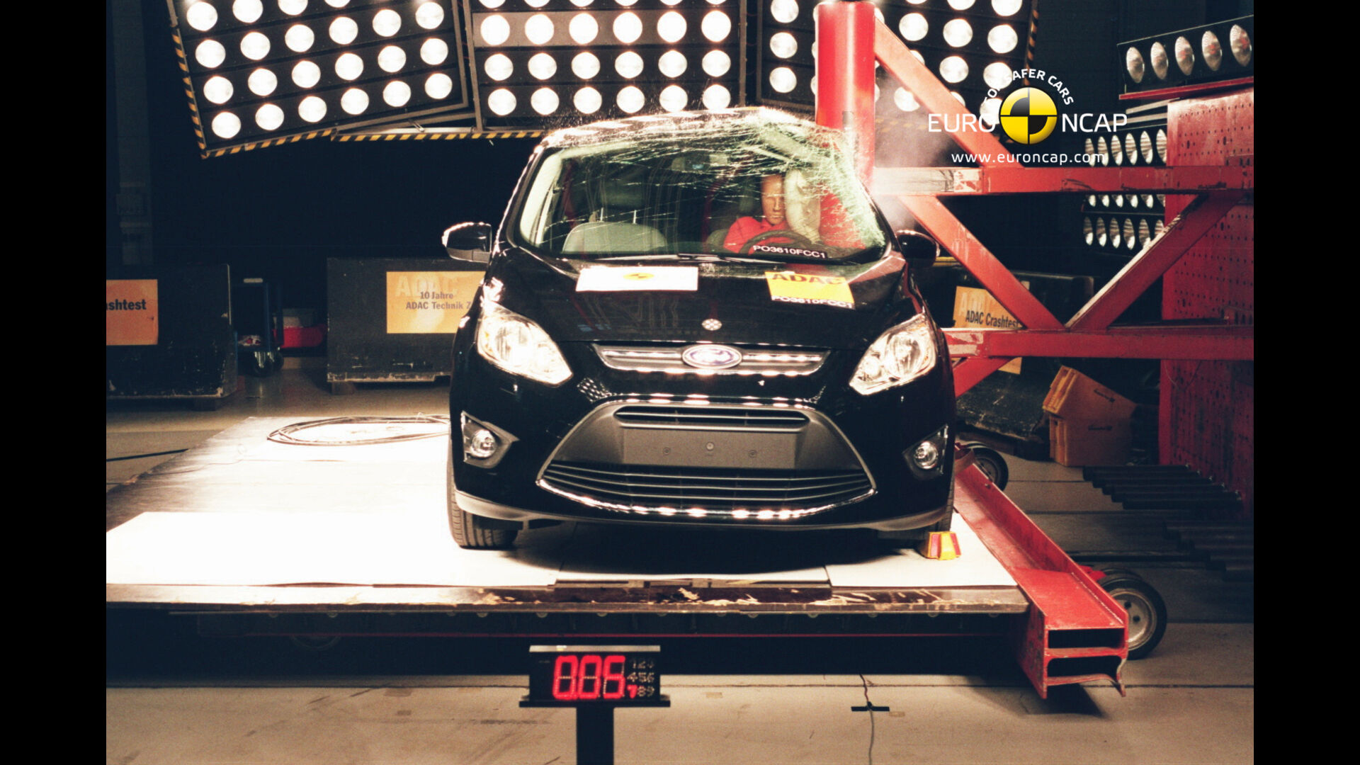 Ford C-Max  -  Pole crash test 2010