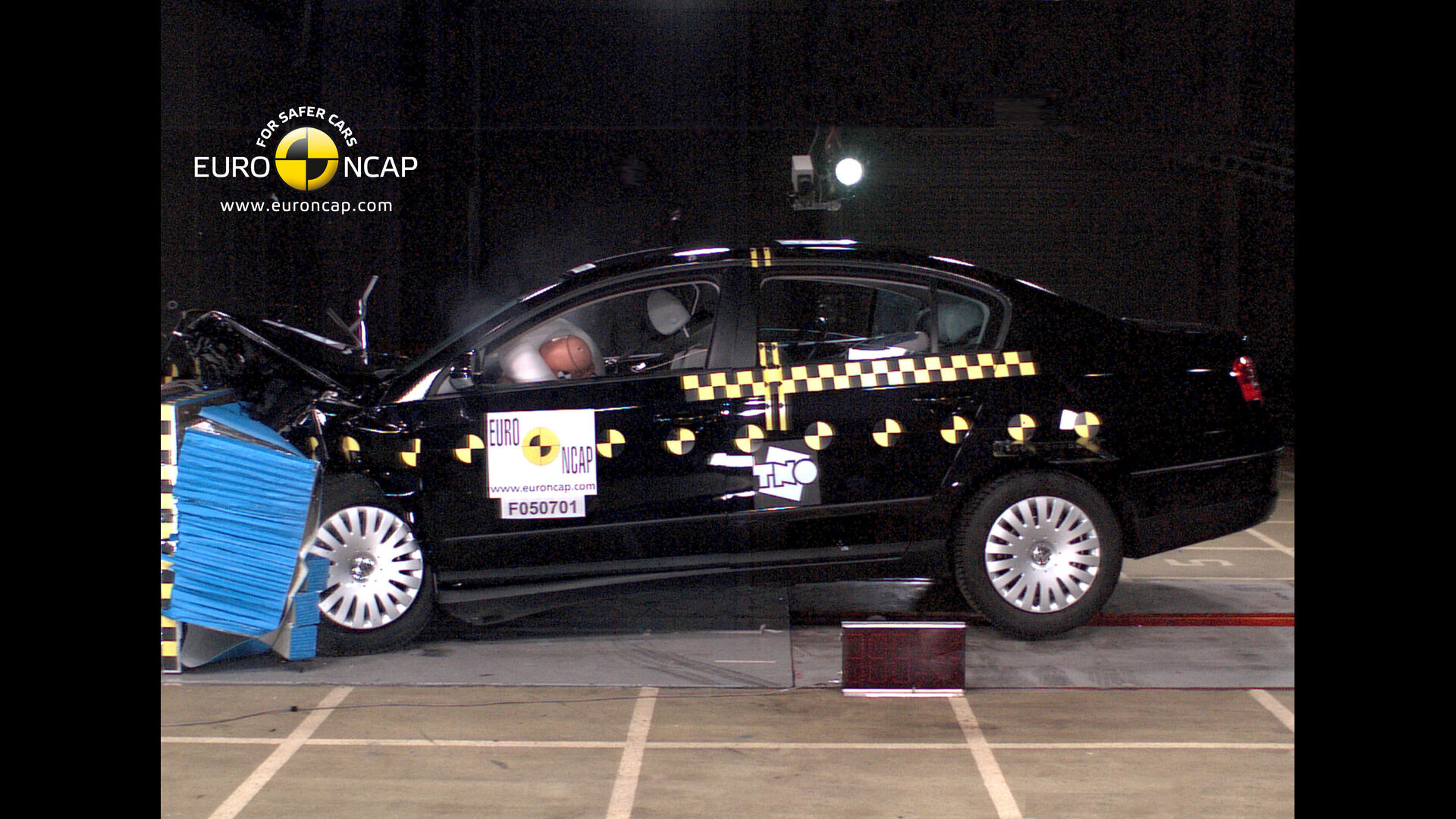 VW Passat - Frontal crash test 2010