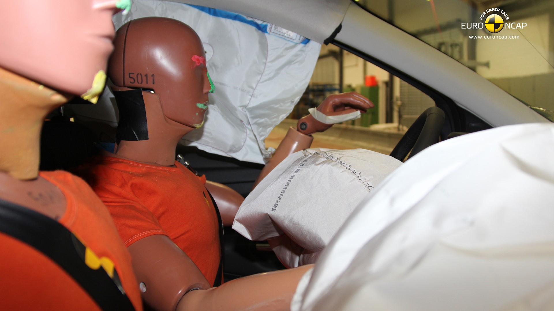 Ford Kuga Frontal crash test 2012 - Driver