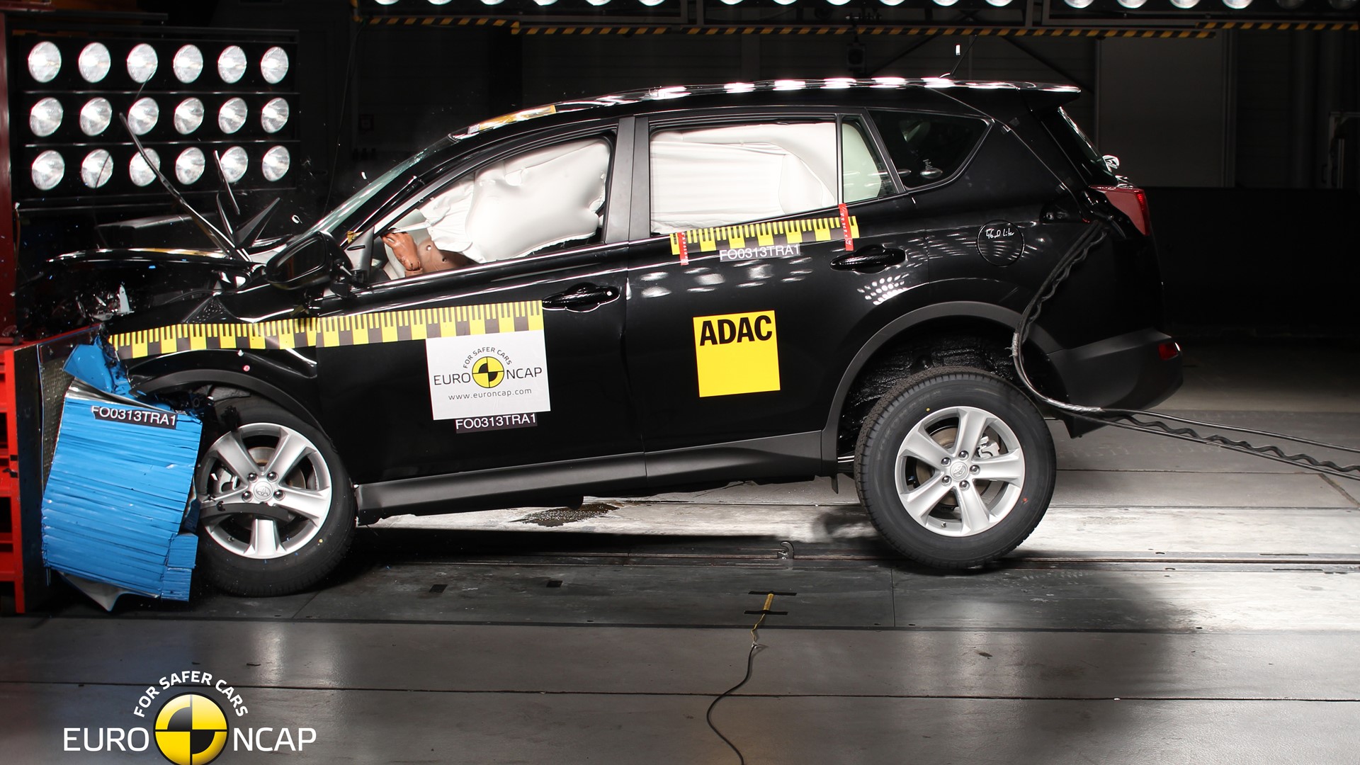 Toyota RAV4 - Frontal crash test 2013