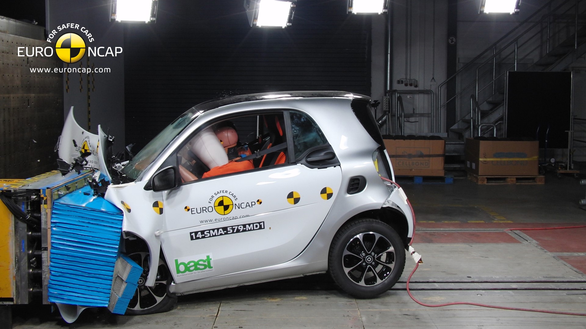 smart fortwo  - Frontal crash test 2014