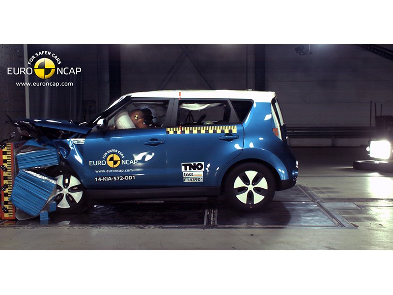 Kia Soul EV  - Frontal crash test 2014
