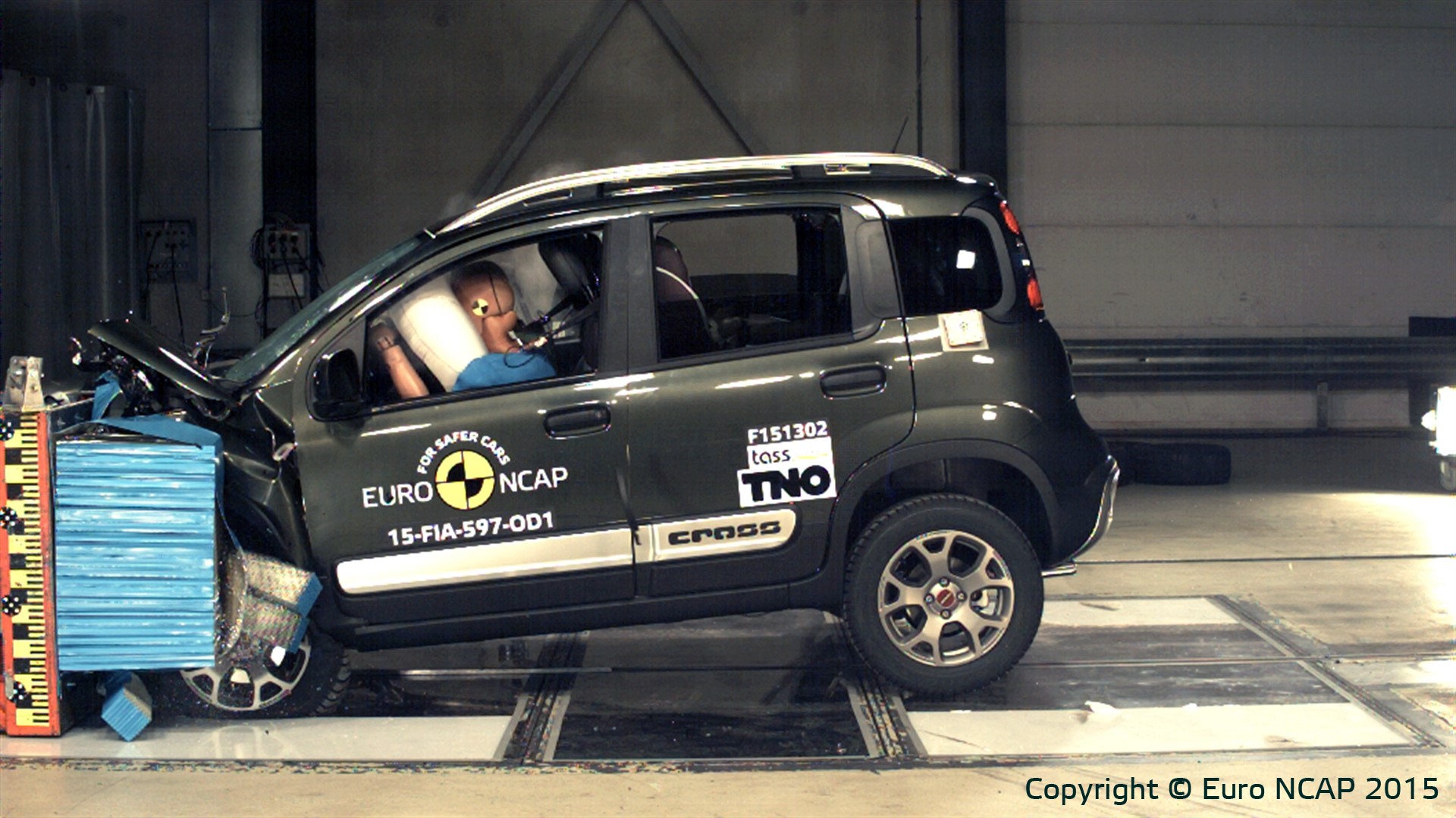 FIAT Panda Cross  - Frontal Offset Impact test 2015