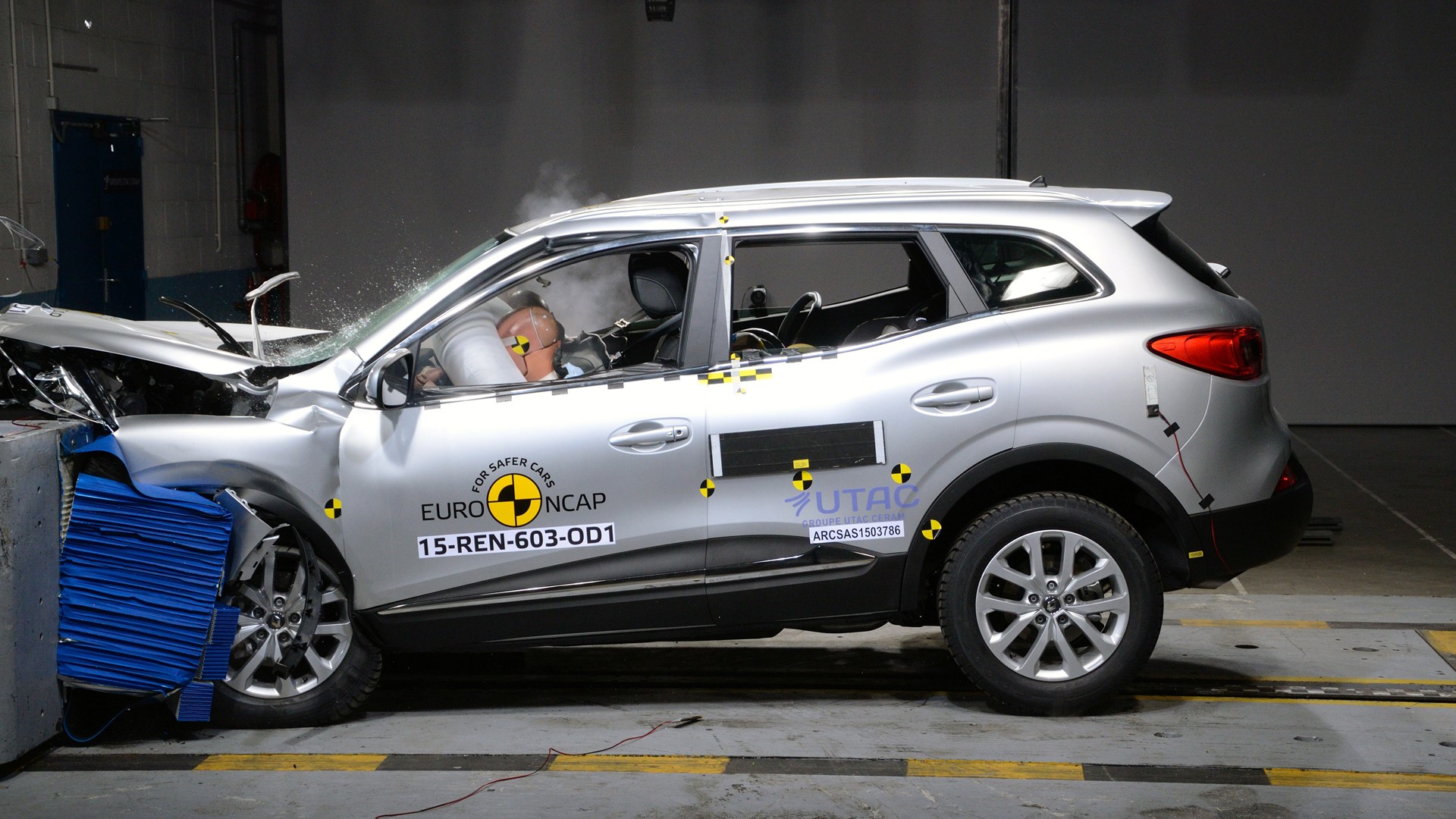 Renault Kadjar  - Frontal Offset Impact test 2015