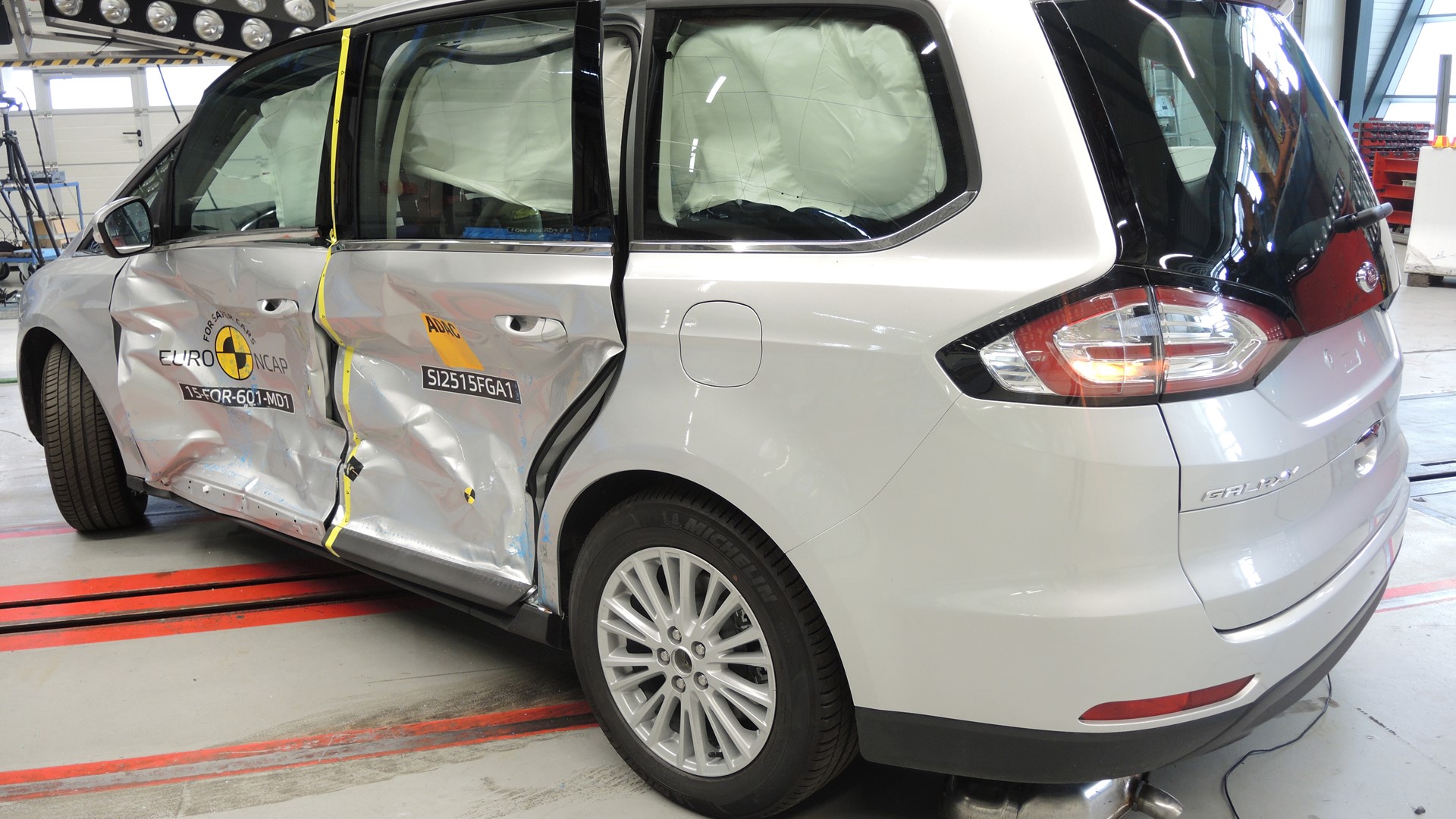 Ford Galaxy  - Side crash test 2015