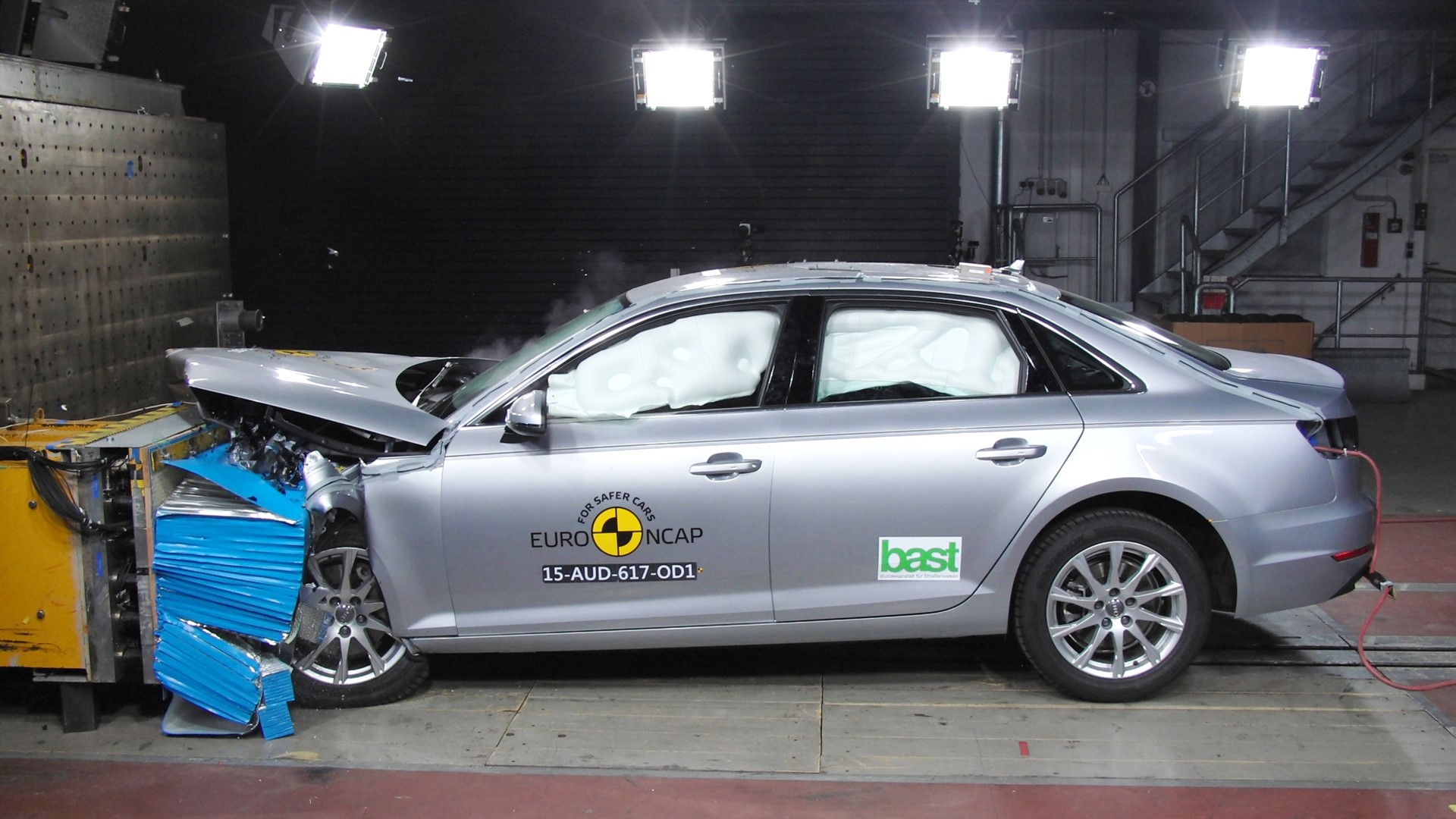 Audi A4  - Frontal Offset Impact test 2015