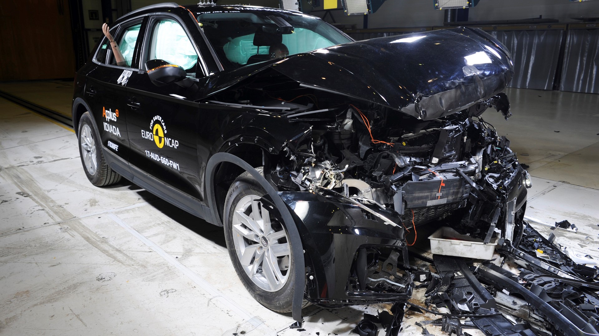 Audi Q5 - Frontal Full Width test 2017 - after crash
