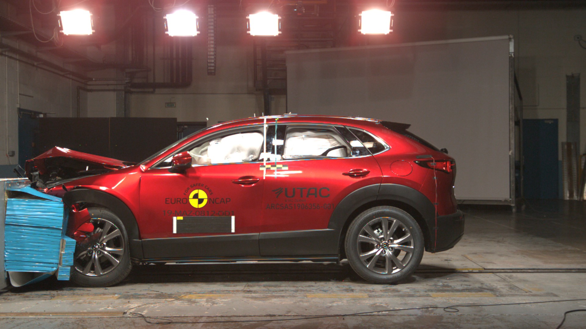 Mazda CX-30 - Frontal Offset Impact test 2019