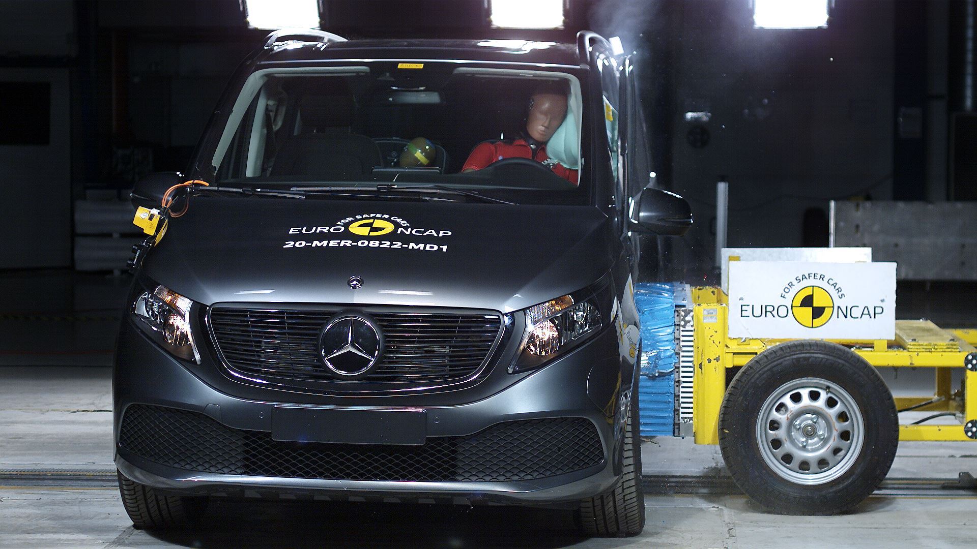 Mercedes-Benz EQV - Side crash test 2014